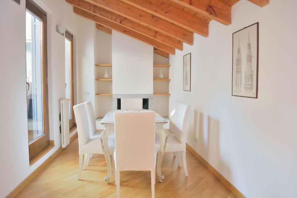 Mansarda In Piazza Duomo Apartment Milan Exterior photo
